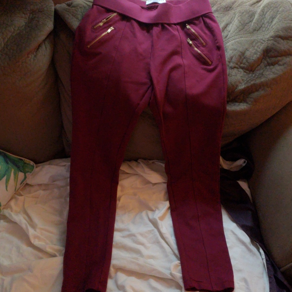 Cute purplish leggings.
